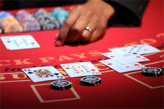 6 Most Impressive Playing Card Decks for All Games and Tricks